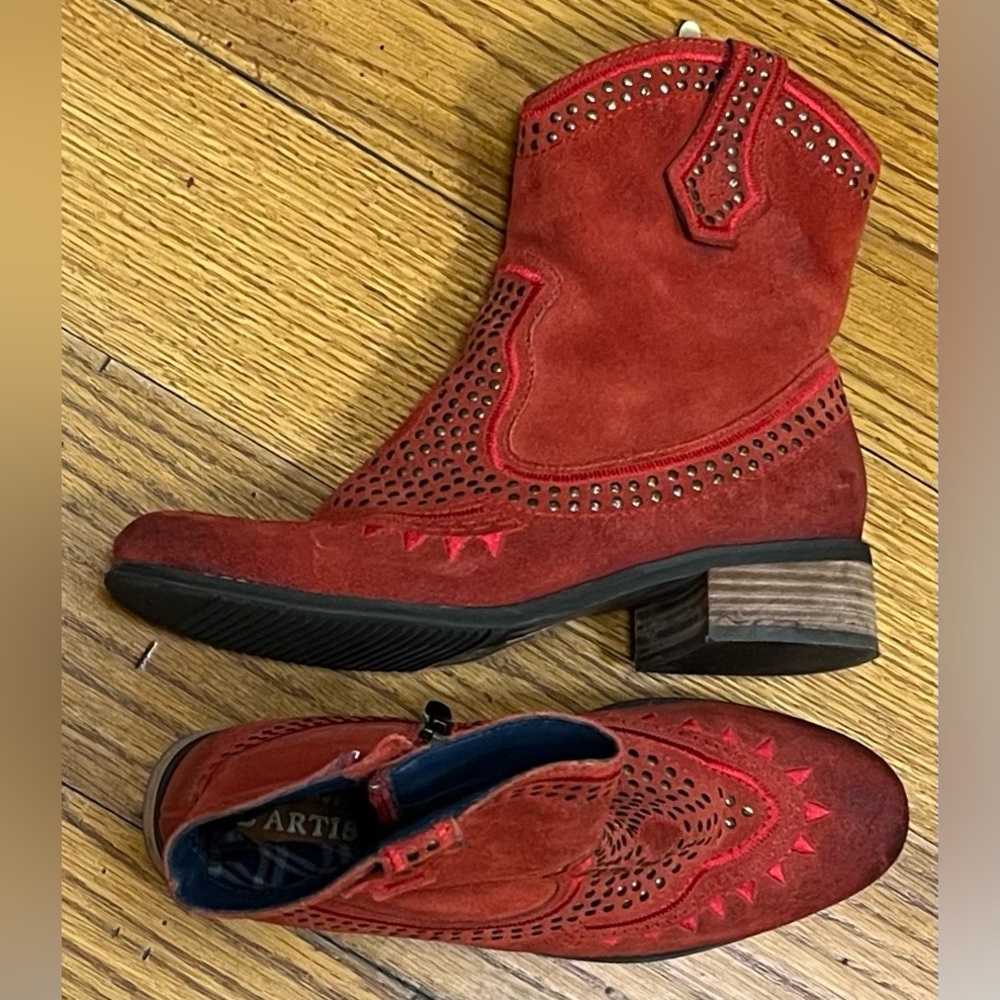 L'Artiste by Spring Step Suede Boots, Red
